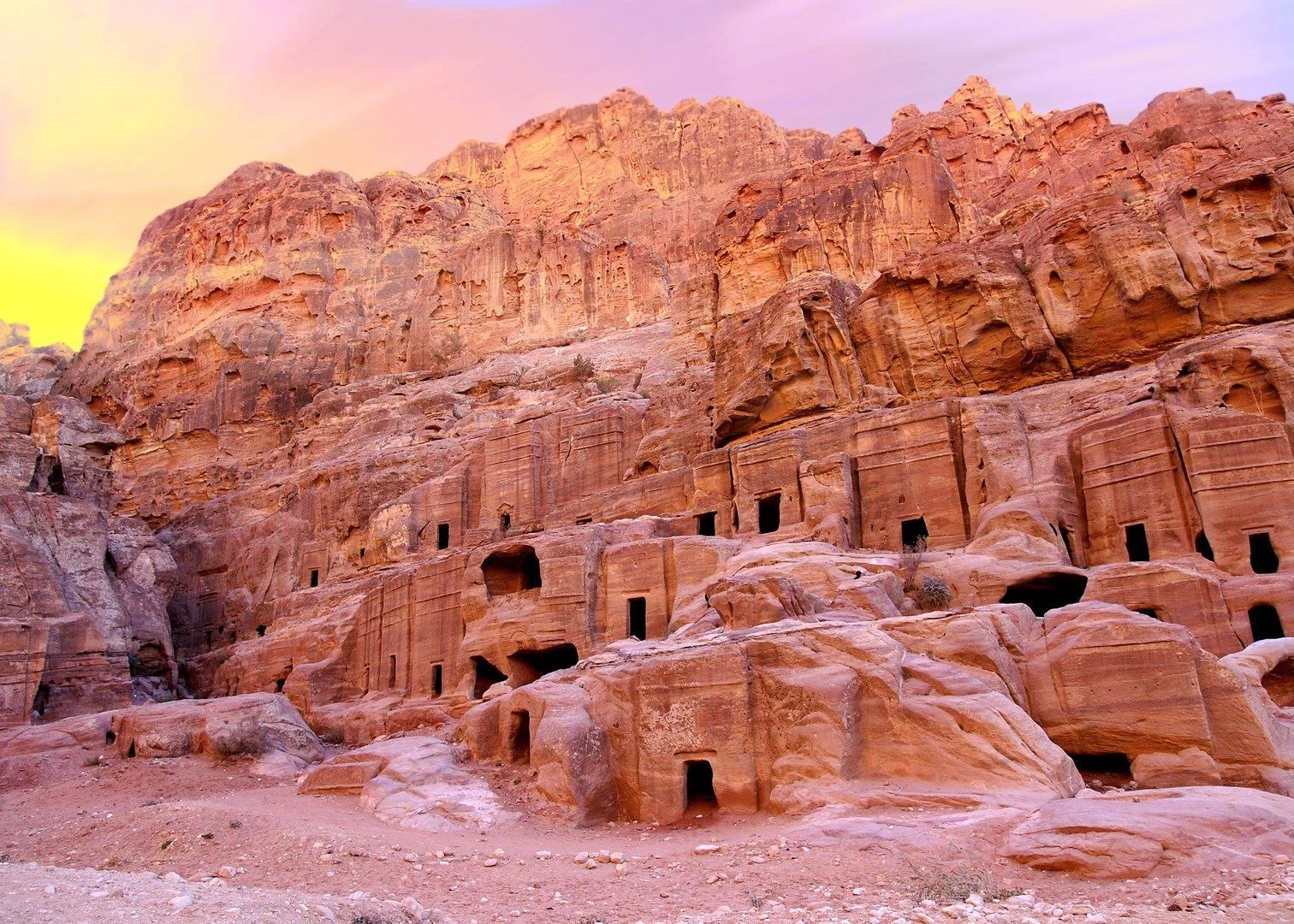 Petra | LAT.40
