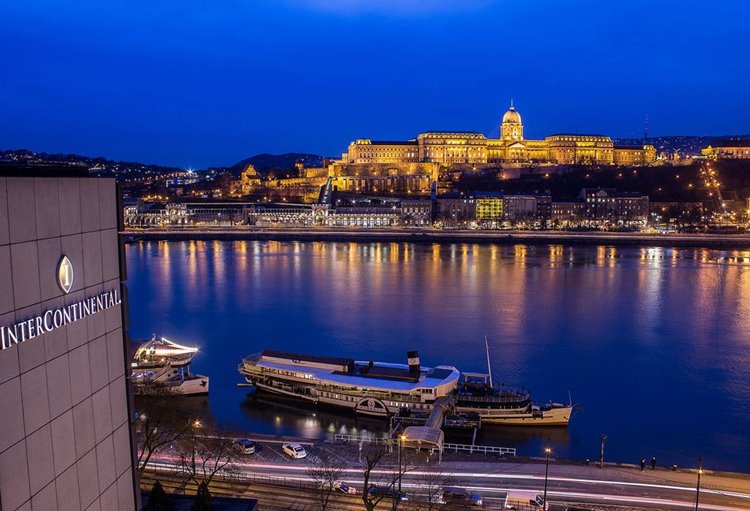 Budapest y Jordania diseñado por LAT.40