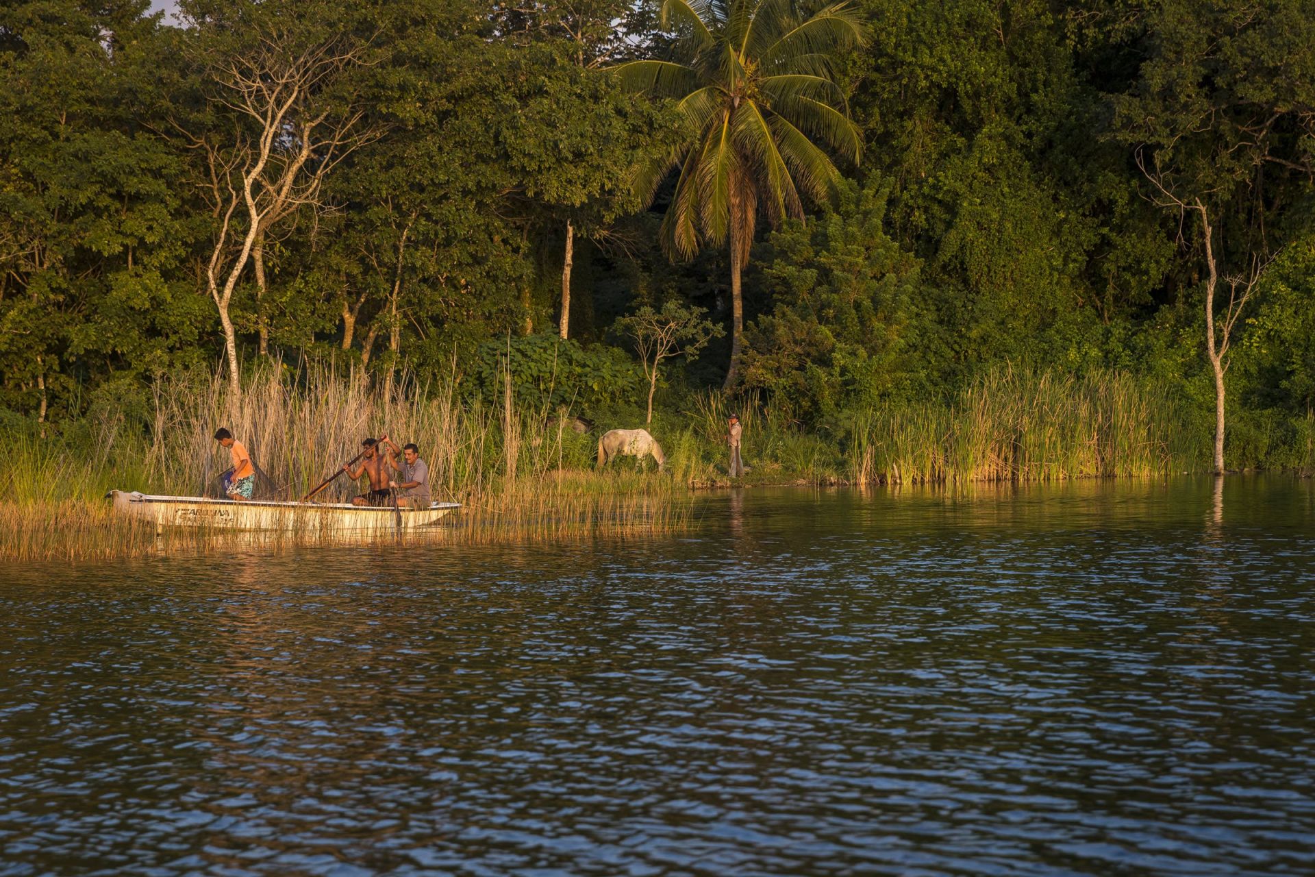 La Lancha en Lago Petén Itzá
