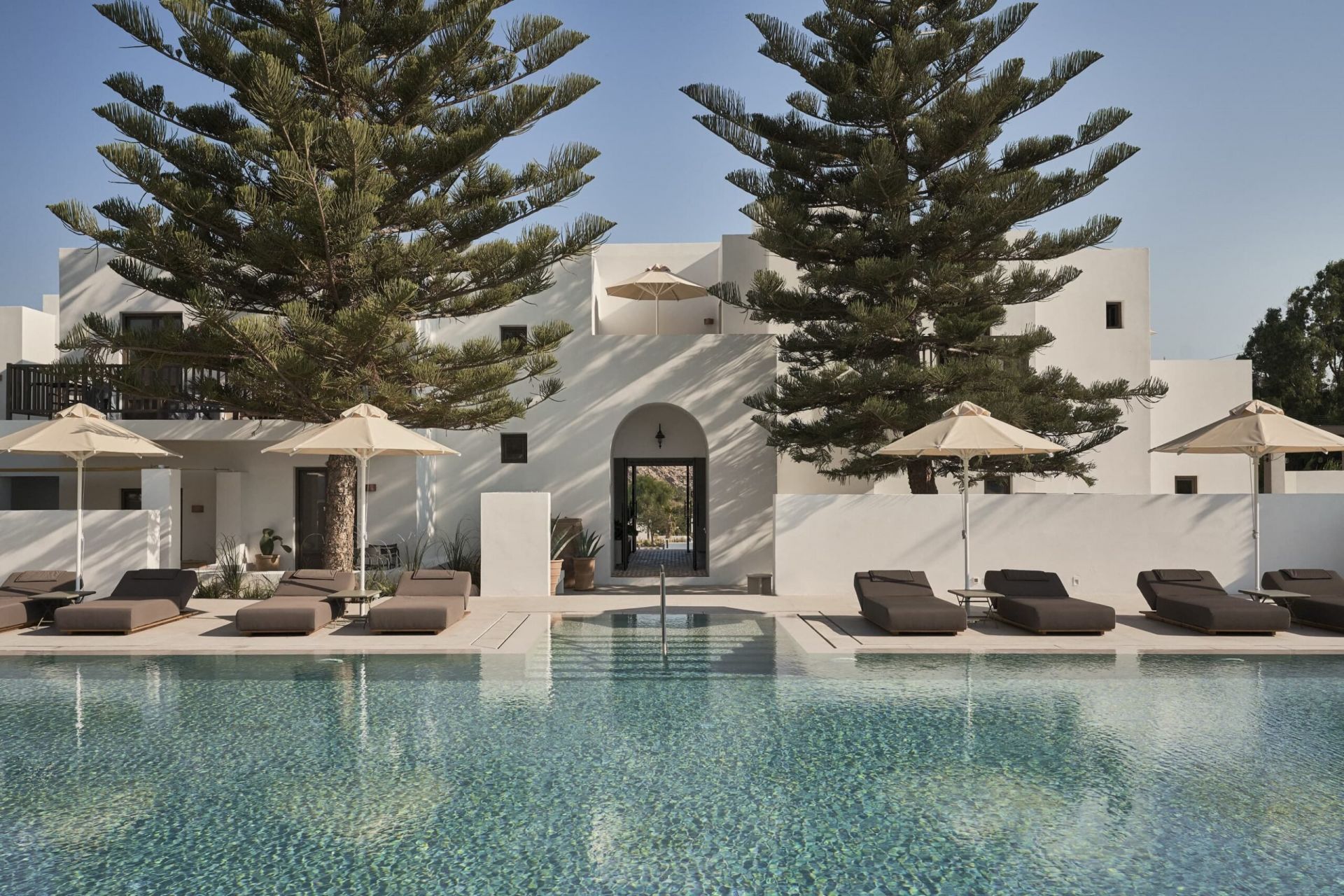 Parilio Hotel Paros en su destino