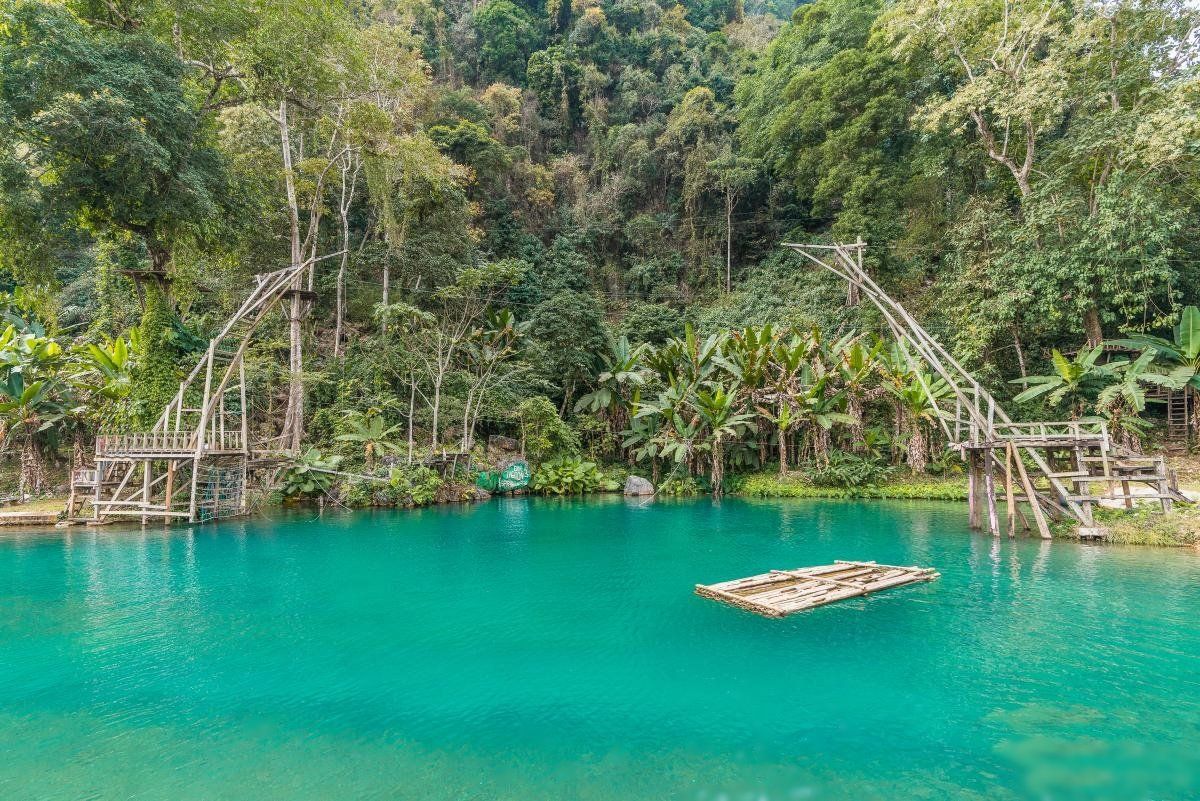 Vang Vieng | LAT.40