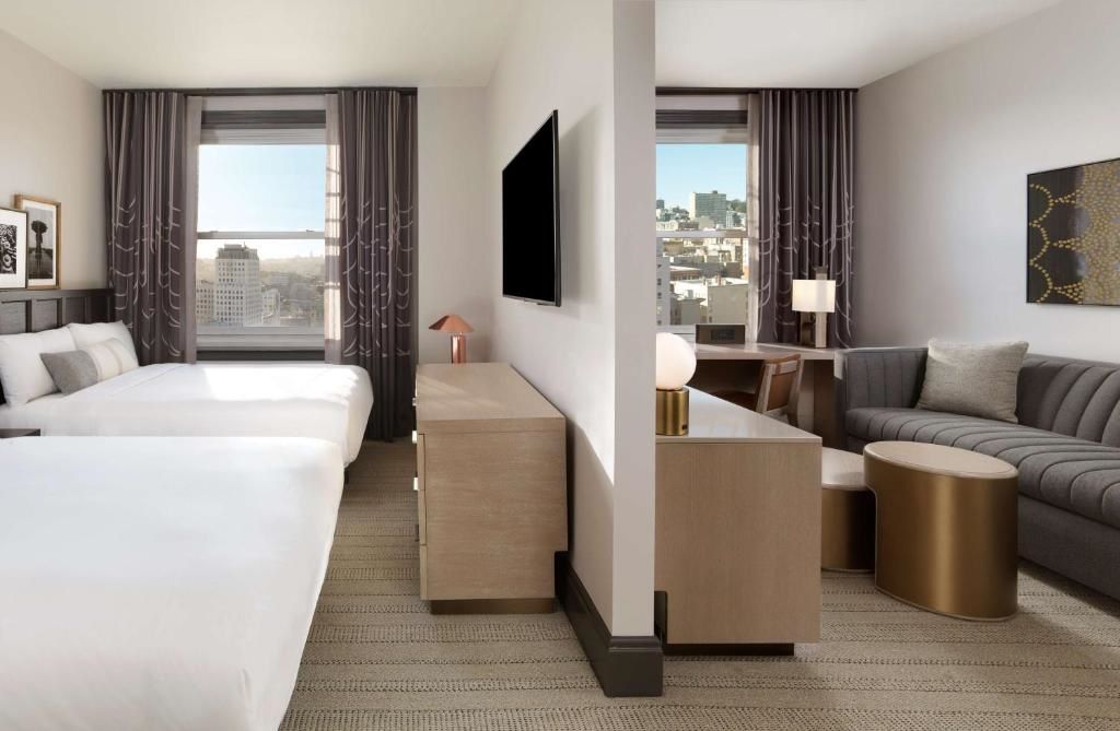 The Clift Royal Sonesta en su destino
