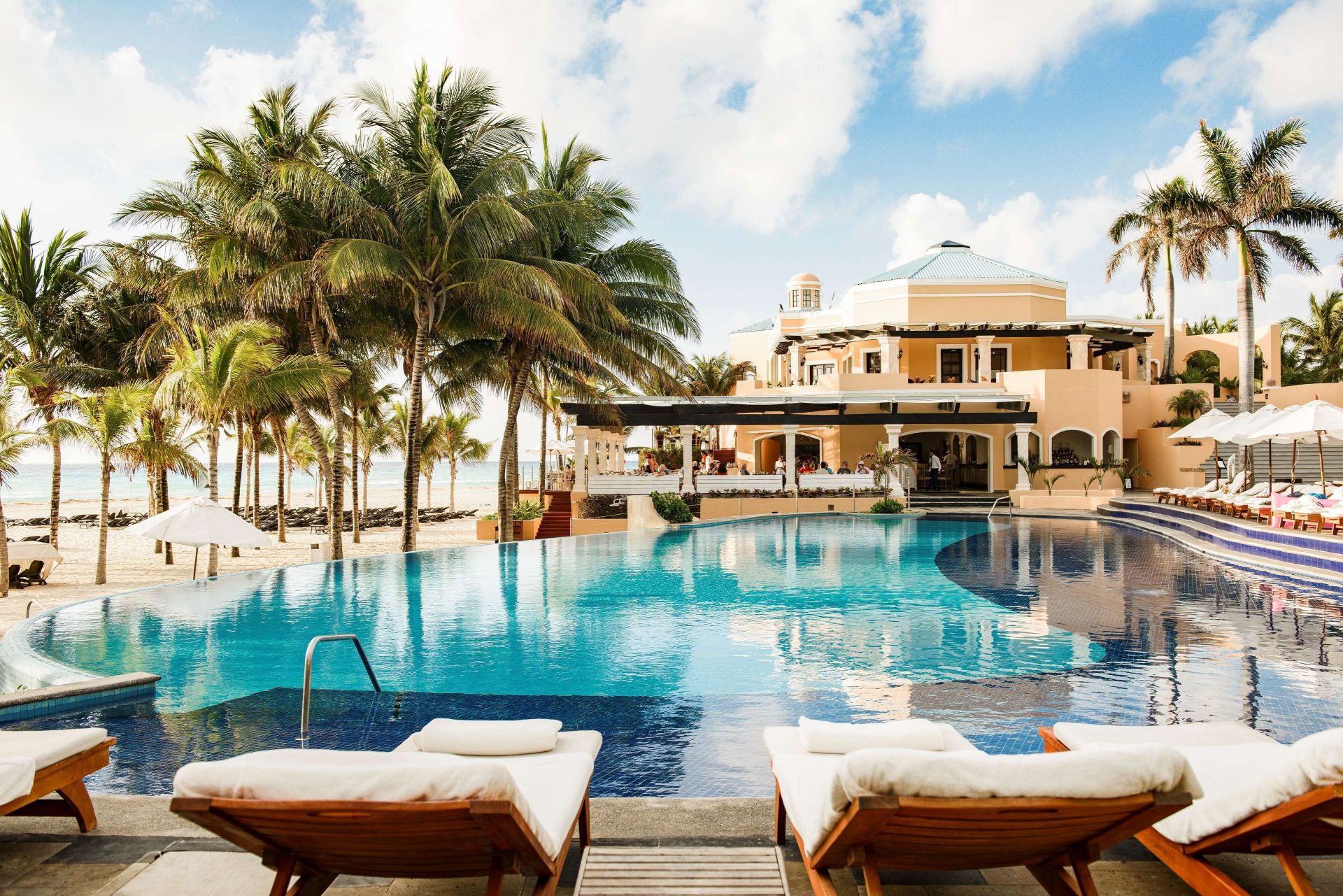 Royal Hideaway Playacar en su destino