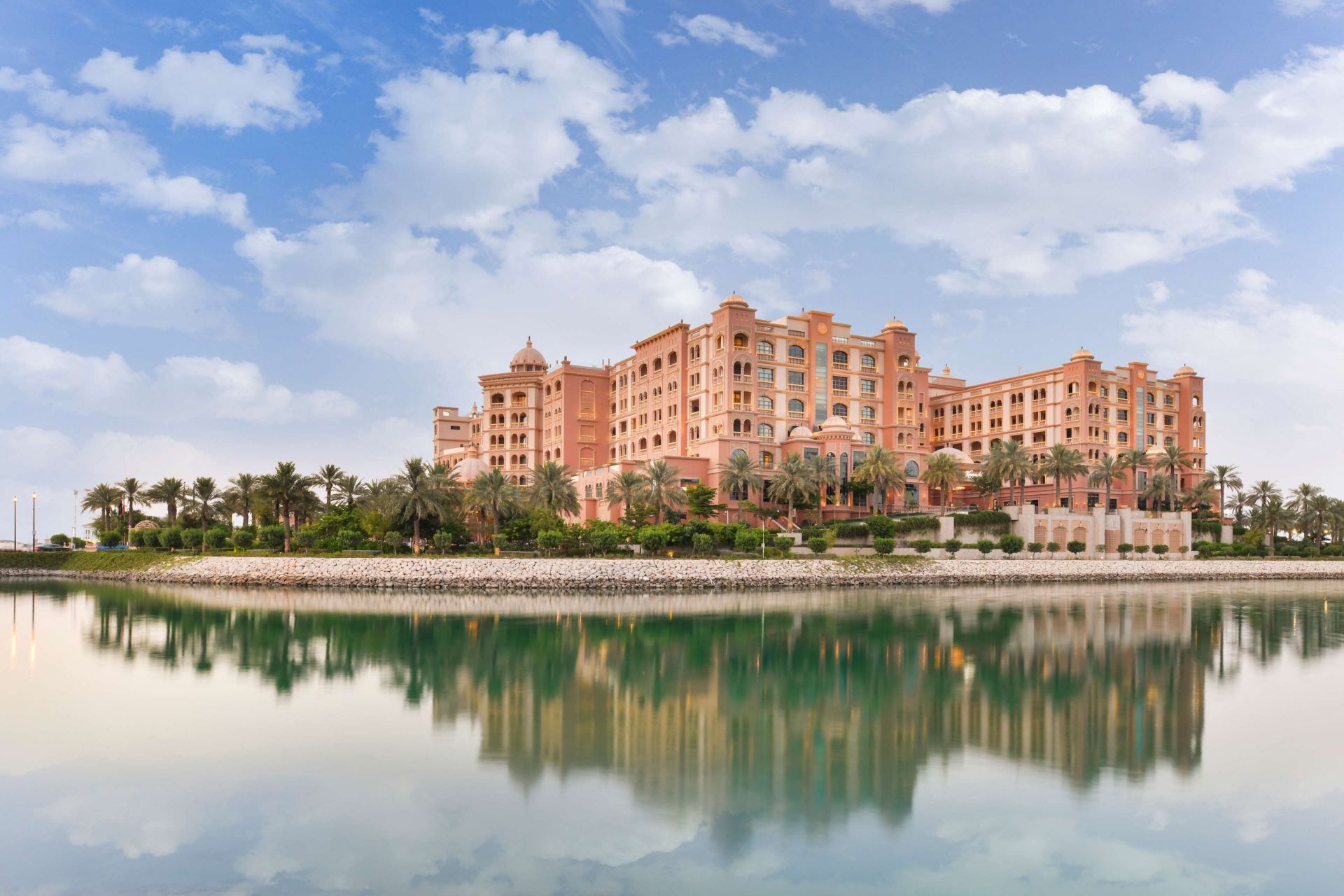The St. Regis Marsa Arabia Island, The Pearl Qatar en Doha