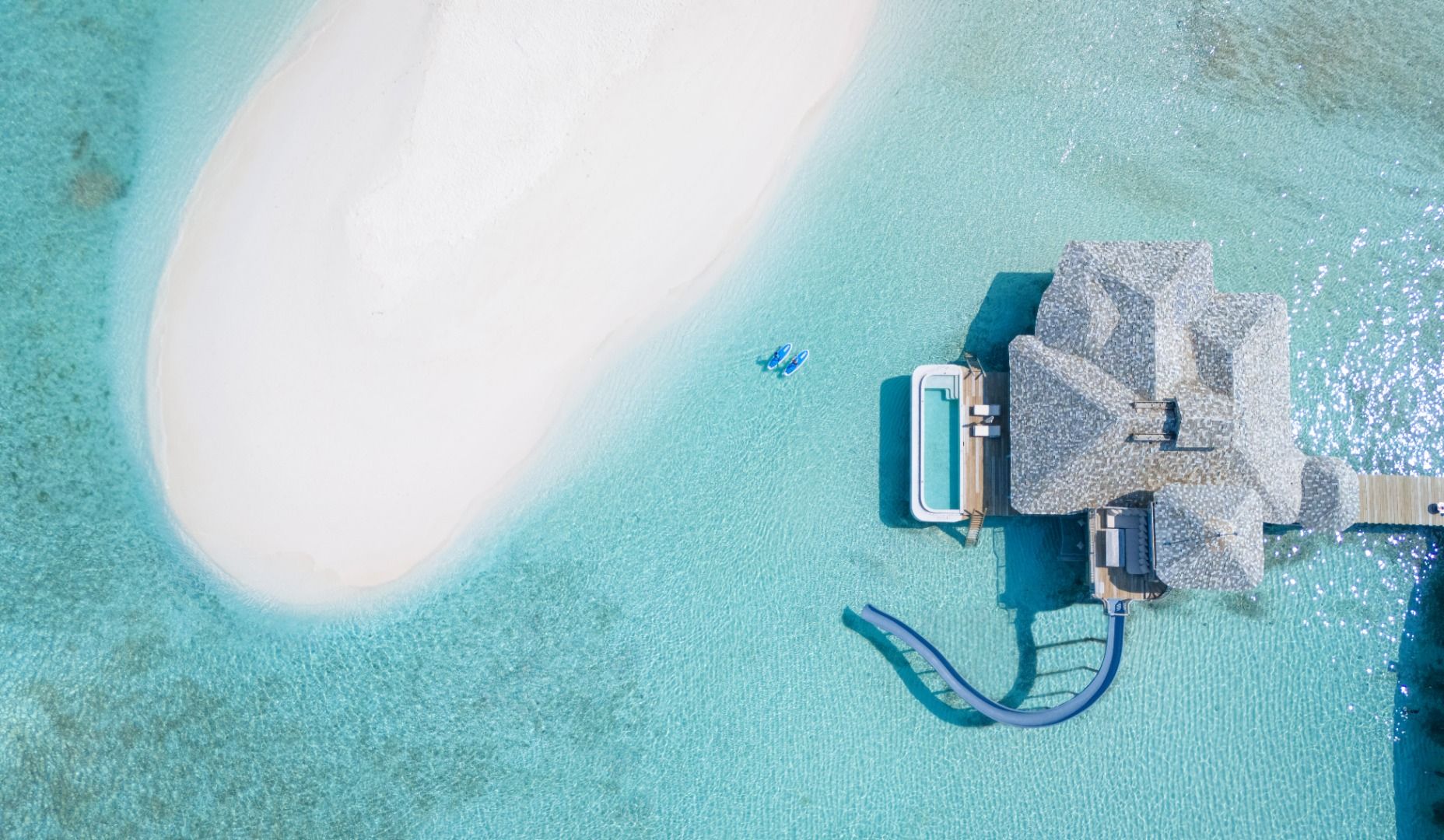 Soneva Secret (Overwater Villa) y Dubai (Four Seasons Dubai) diseñado por LAT.40