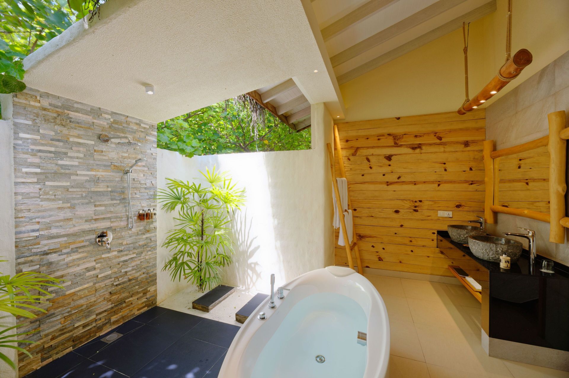 You & Me by Cocoon Maldives en Raa Atoll