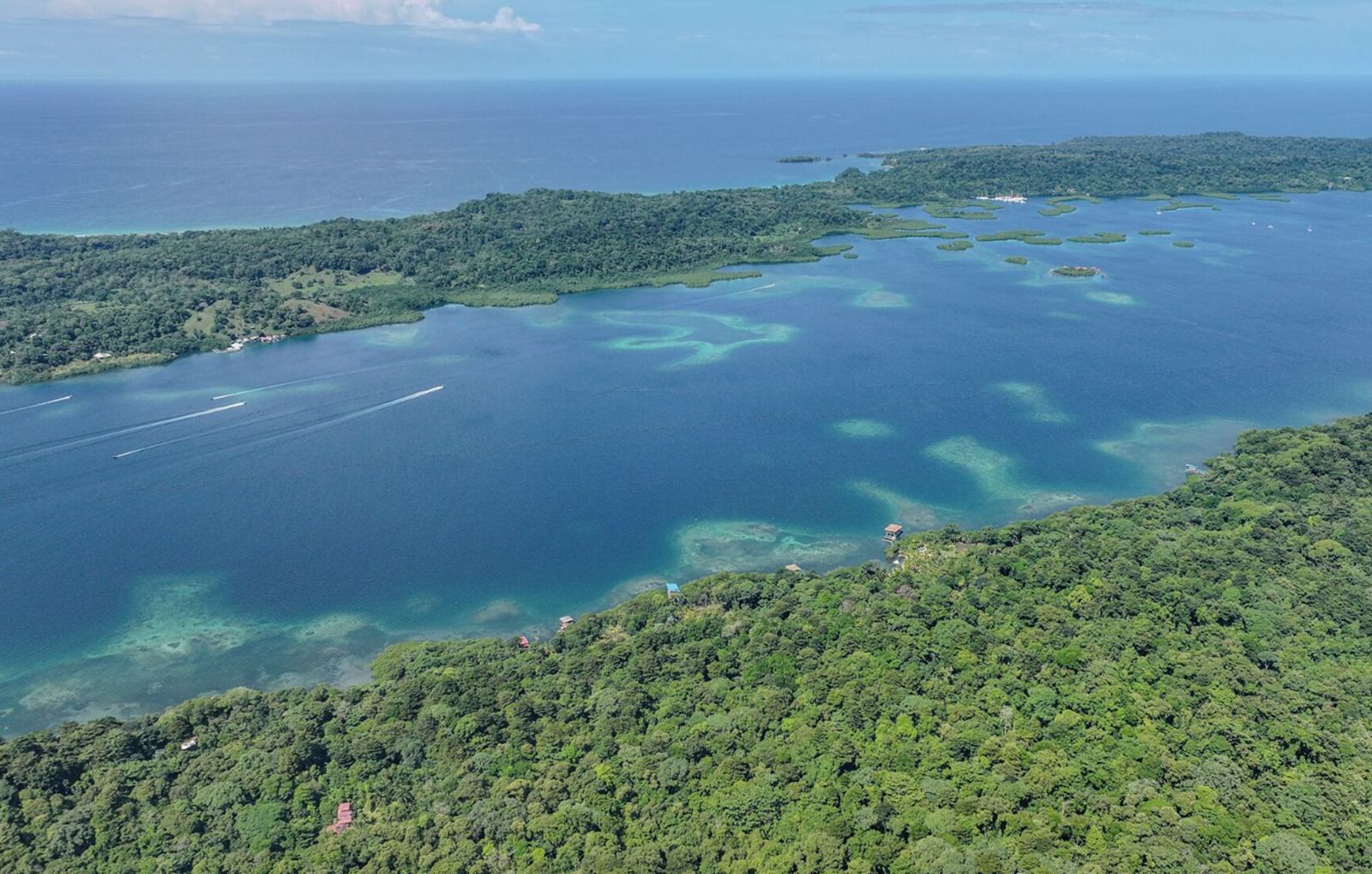Coral Bay Bungalows en su destino