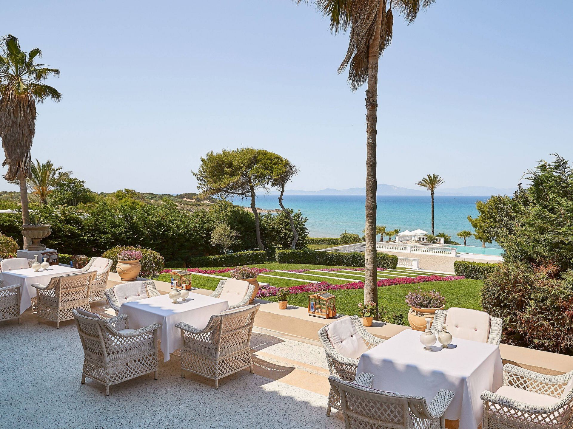 Mandola Rosa, A Grecotel Resort to Live at Riviera Olympia en Greece