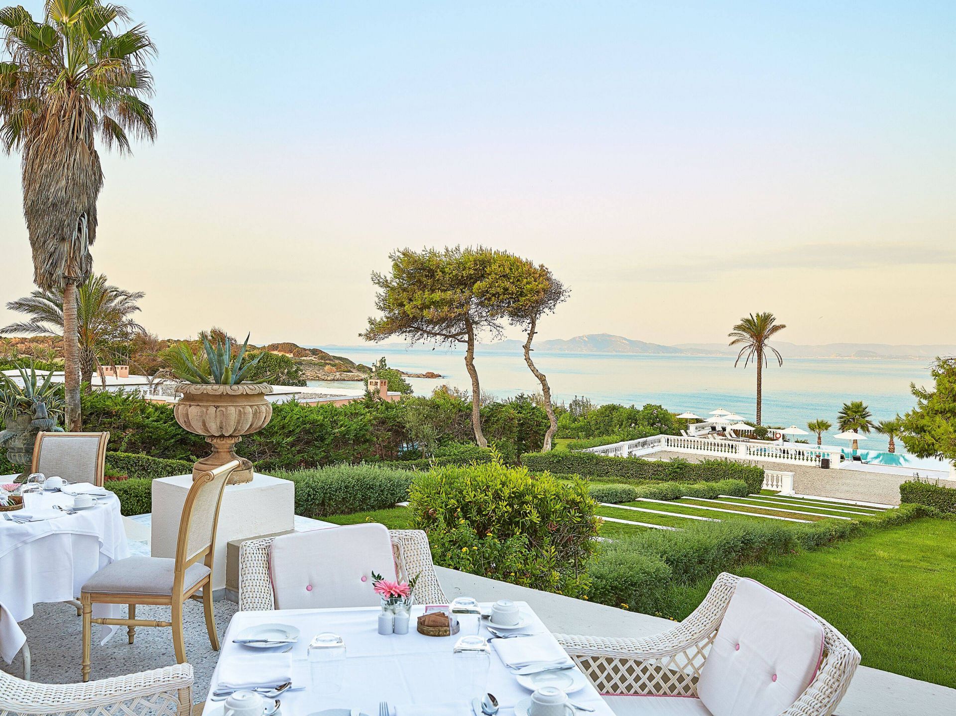 Mandola Rosa, A Grecotel Resort to Live at Riviera Olympia en Greece