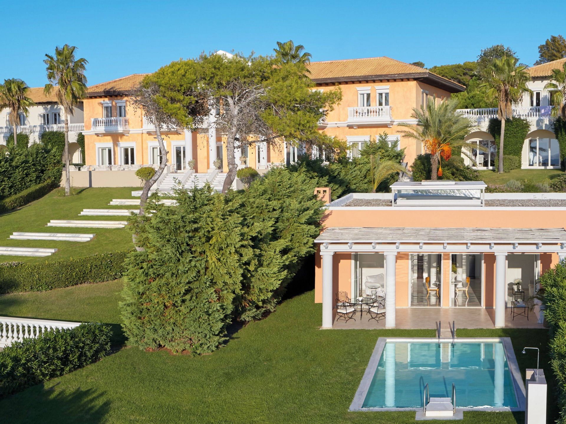 Mandola Rosa, A Grecotel Resort to Live at Riviera Olympia en Greece
