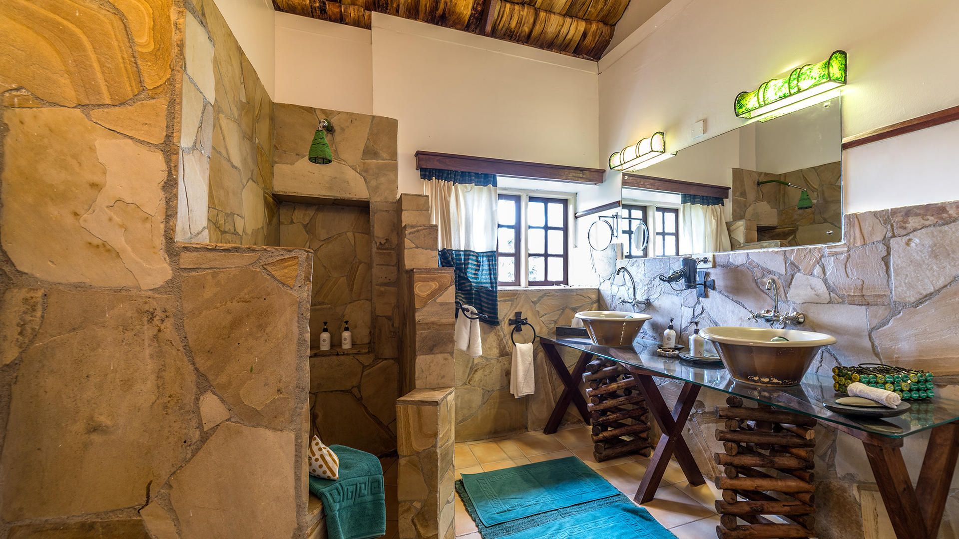 Js hl deluxe bathroom2