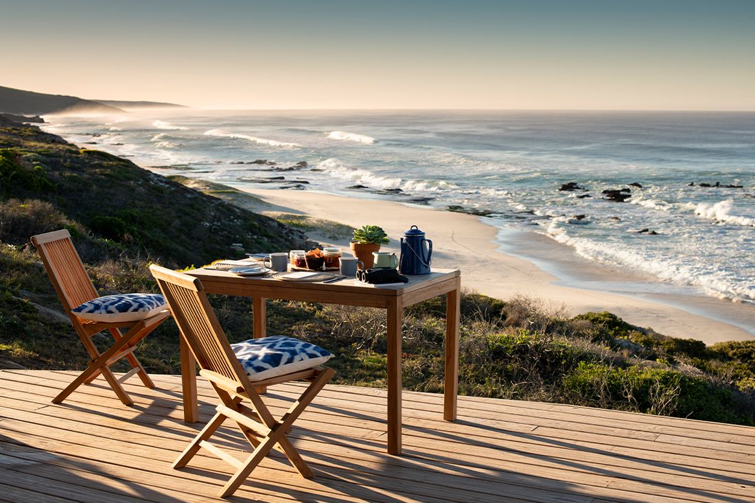 1100x733 0006 06 lekkerwater beach lodge breakfast on the veranda
