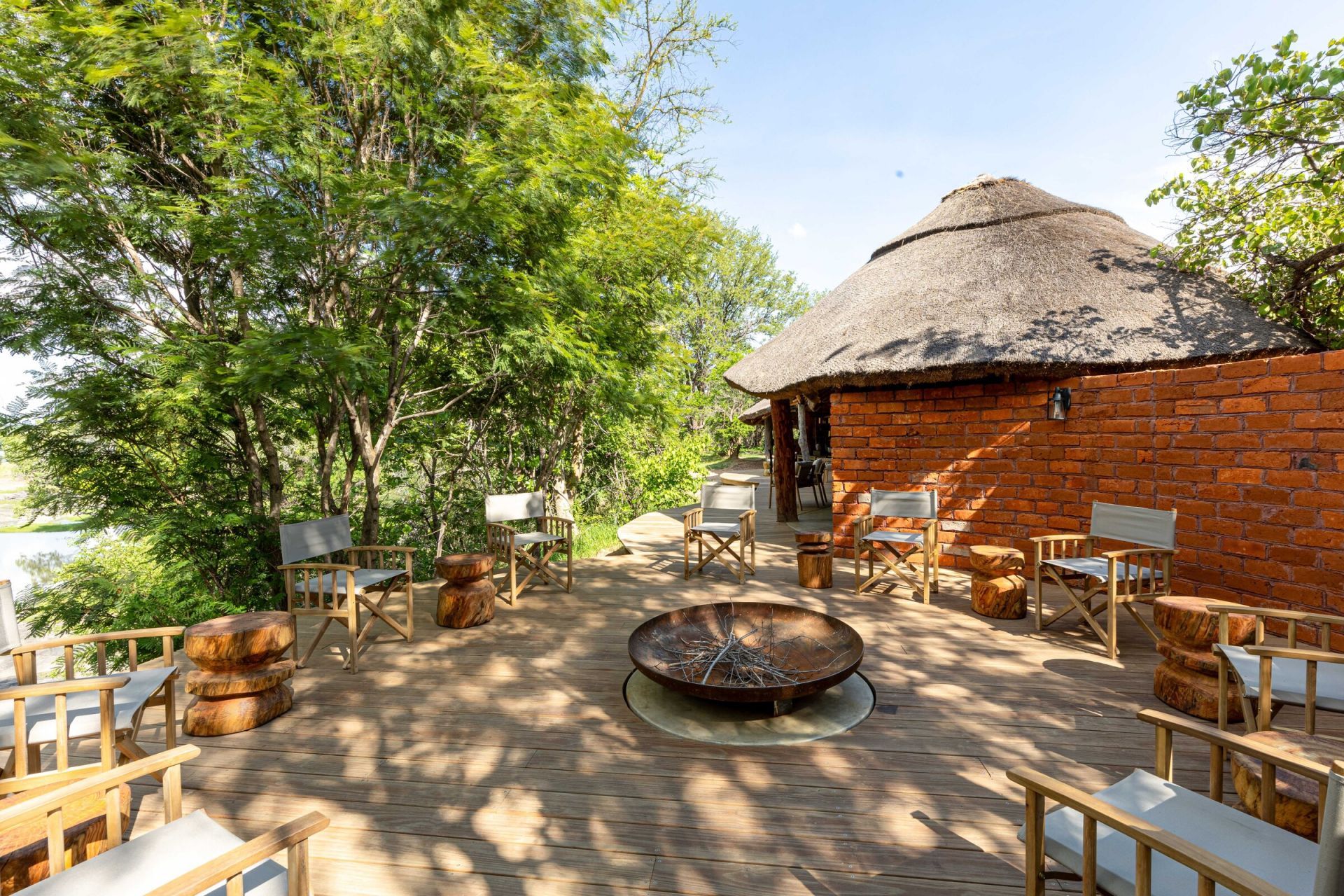 Mawimbi Bush Camp en su destino