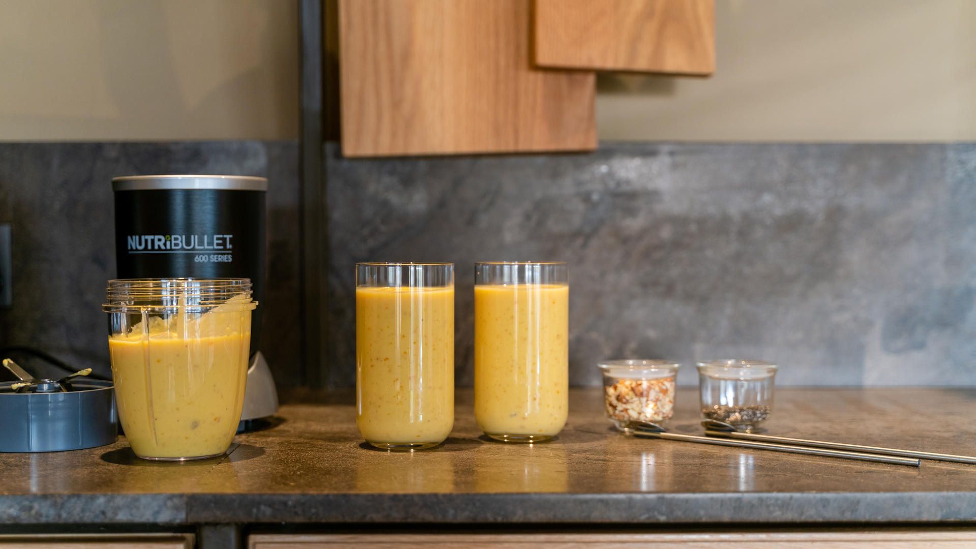 Sabora smoothie on bar deli counter with chopping boards in background osse sinare 2
