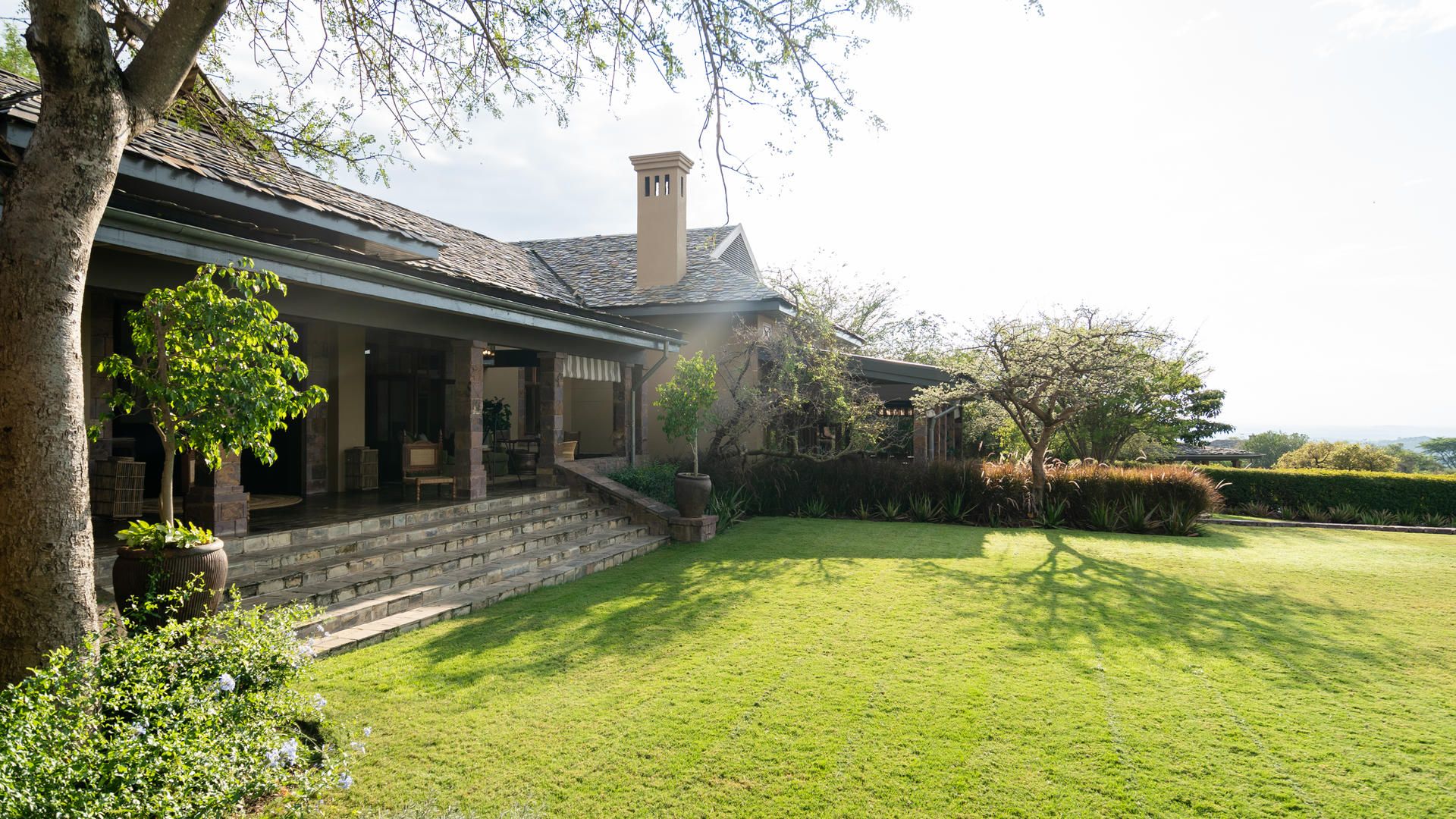 Sasakwa main lodge garden and landscape exterior osse sinare 5