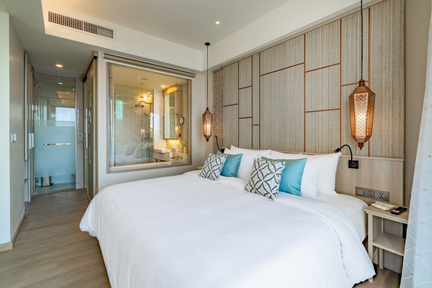 Seaside two bedroom pool suite 01