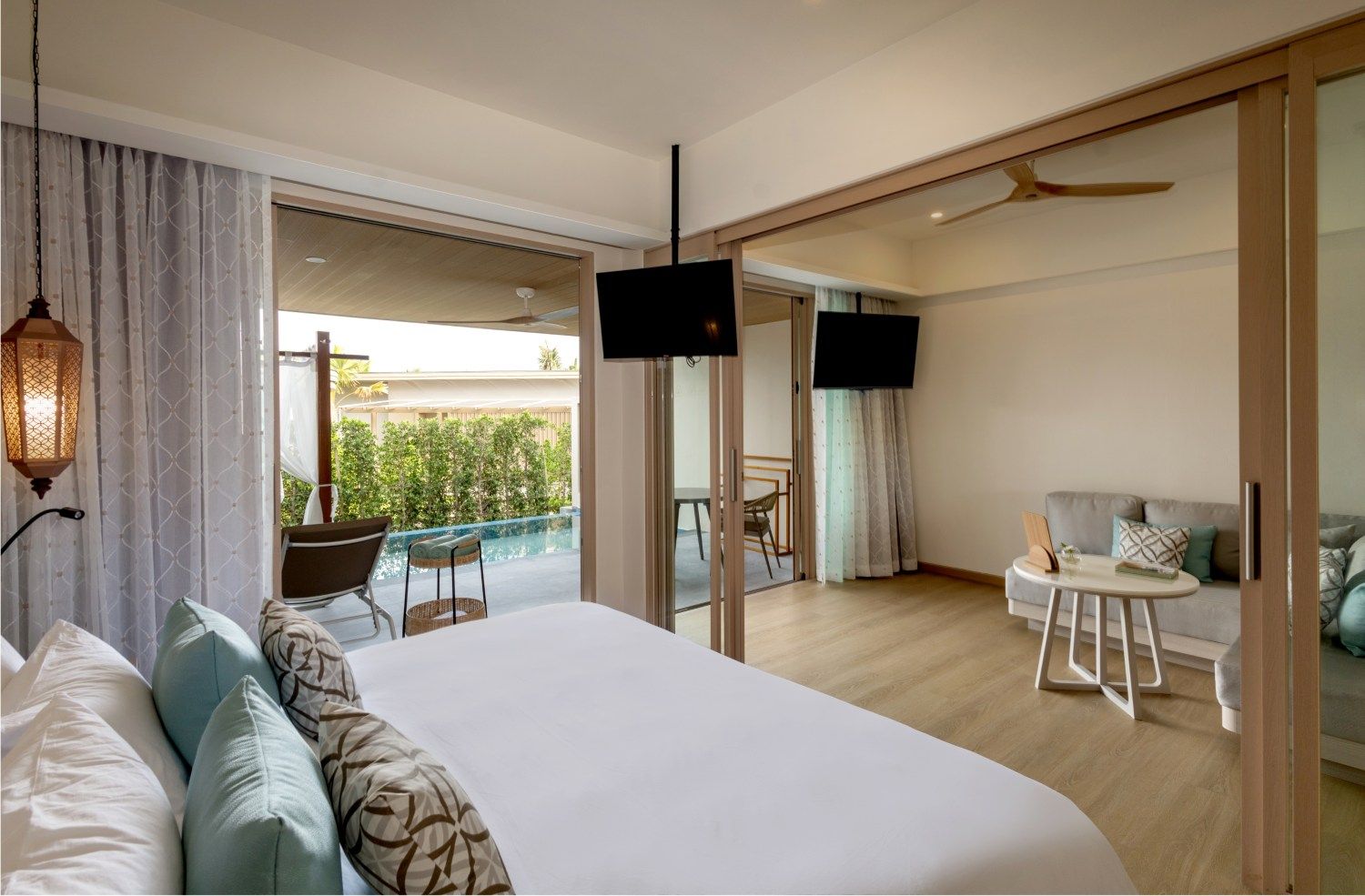 Pool suite 01