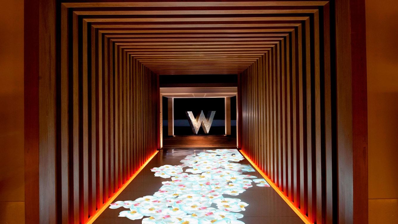 Usmwh entrance hor wide