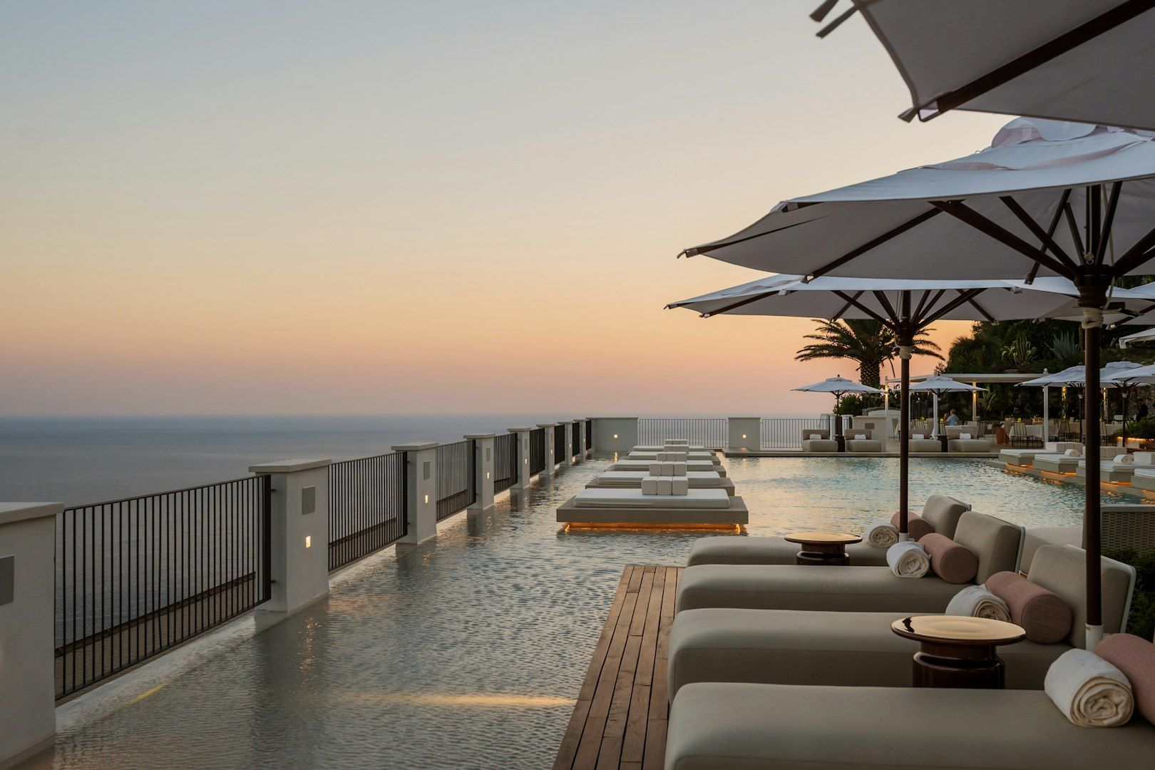 Luddigr18kquy14toexjcw sunsetpool jpg