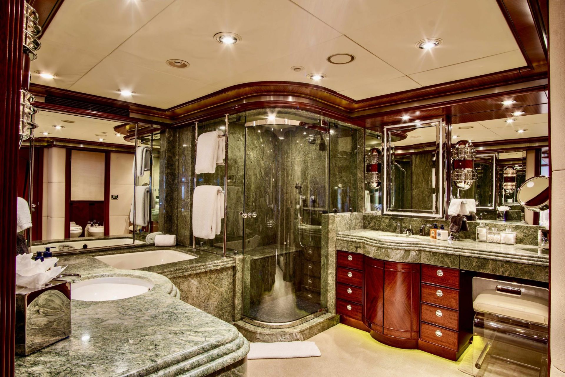 M/Y Triton en Canada